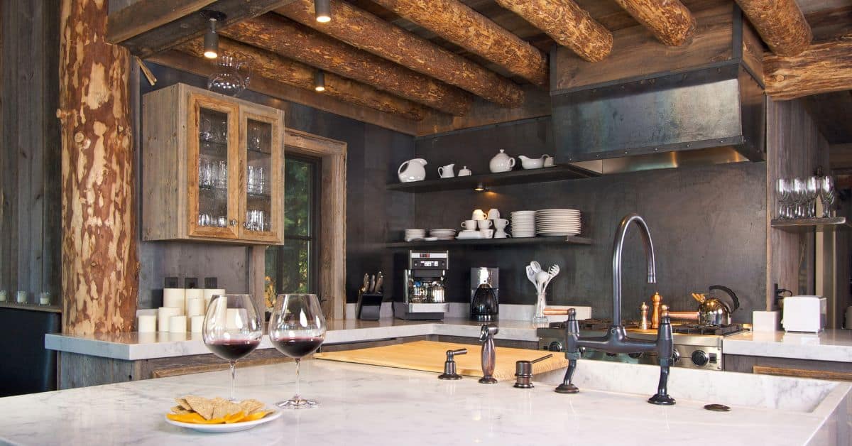 rustic barndominium featured image (1)